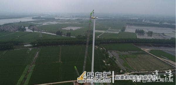 中联重科ZCC9800W起重机创造风电吊装新高度!