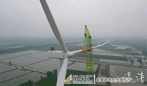 中联重科ZCC9800W起重机创造风电吊装新高度!