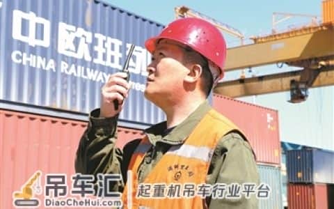 一带一路·铁路故事口岸吊车司机的十年见证