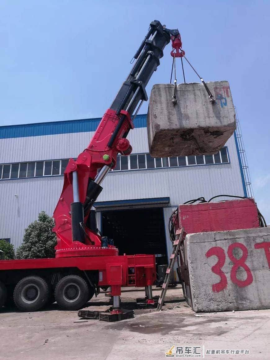 150吨折臂吊配置+图片