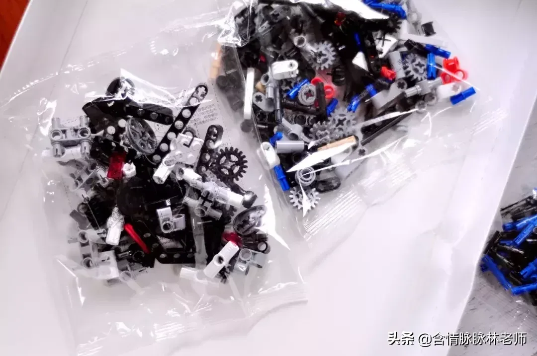 多点时间陪陪孩子,米兔积木工程吊车拼装的泪奔体验