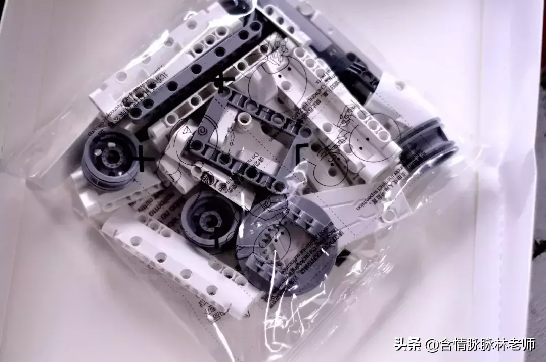 多点时间陪陪孩子,米兔积木工程吊车拼装的泪奔体验