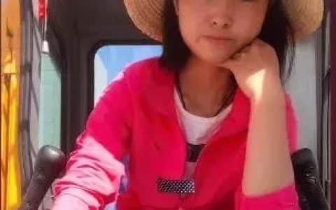 谁说女子不如男？97年萌妹子吊车女司机霸气独当一面！