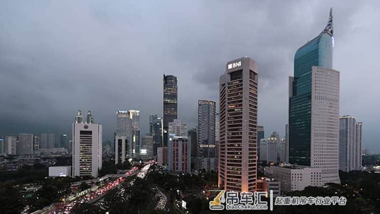 视频｜谷歌在建大楼起重机折断 砸中地面6辆车致4死3伤