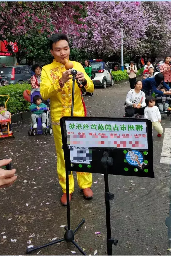 大吊车!后空翻!空中转体720!柳州小姐姐“飞天”拍紫荆!