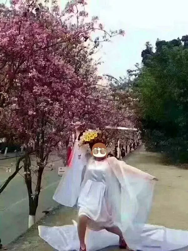大吊车!后空翻!空中转体720!柳州小姐姐“飞天”拍紫荆!