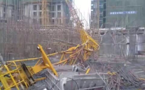 “12.10”塔吊倒塌3死事故调查报告公布：拼凑改装塔吊、超载、限位失效