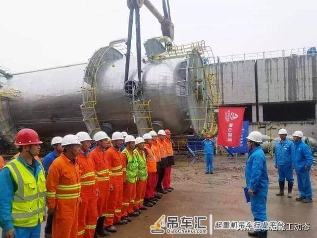 浙江嘉兴独山能源220万吨/年PTA项目最重、最高设备吊装就位
