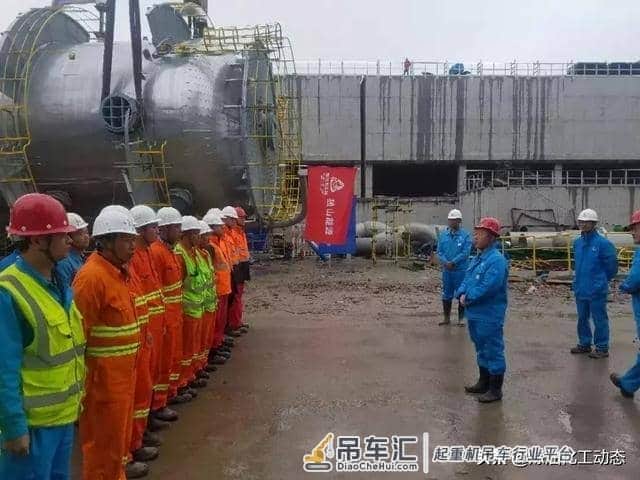 浙江嘉兴独山能源220万吨/年PTA项目最重、最高设备吊装就位