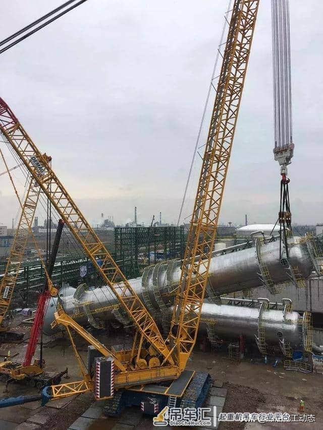 浙江嘉兴独山能源220万吨/年PTA项目最重、最高设备吊装就位