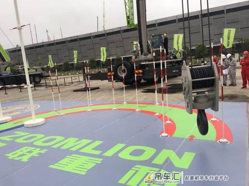 27名机手比技术显神通 “长沙杯”全国吊装精英挑战赛举行