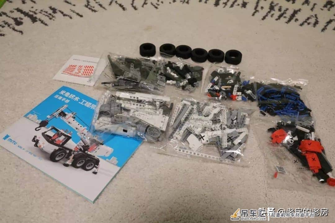 做工扎实,可玩性强,类乐高产品的好选择,米兔积木工程吊车
