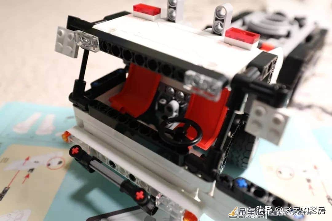做工扎实,可玩性强,类乐高产品的好选择,米兔积木工程吊车