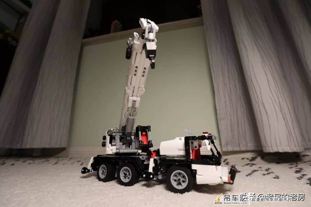 做工扎实,可玩性强,类乐高产品的好选择,米兔积木工程吊车