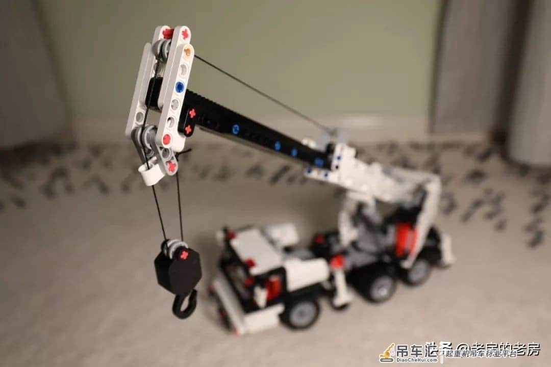 做工扎实,可玩性强,类乐高产品的好选择,米兔积木工程吊车