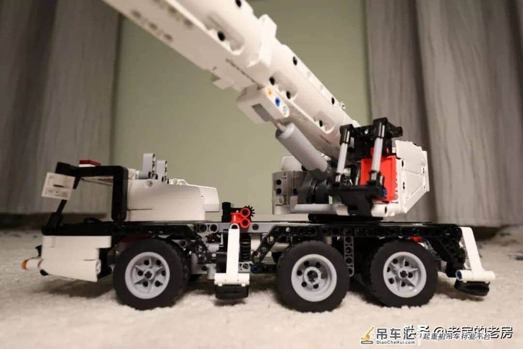 做工扎实,可玩性强,类乐高产品的好选择,米兔积木工程吊车