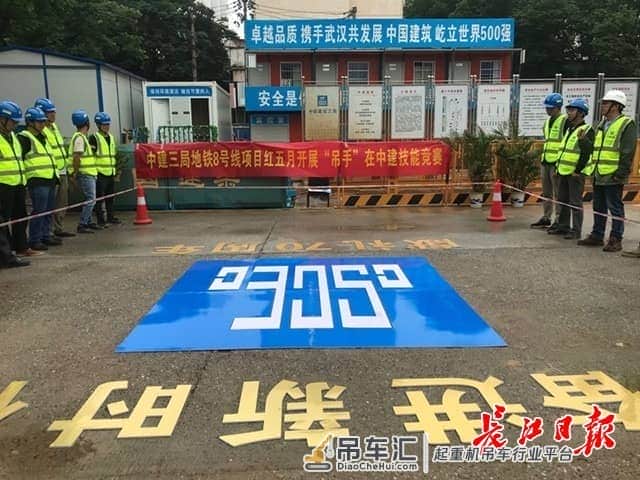 仅6分多钟!最佳吊手操控30吨吊车完美拼装拼图