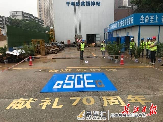 仅6分多钟!最佳吊手操控30吨吊车完美拼装拼图