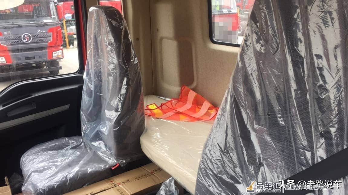 吊装和运输为一体 陕汽德龙新M3000随车吊请了解这几个特点