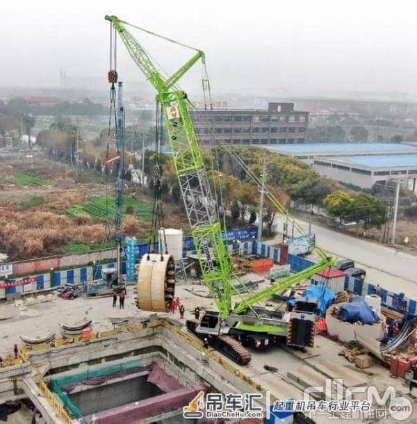 性价比之王 中联重科ZCC3800S履带起重机助力南通地铁施工