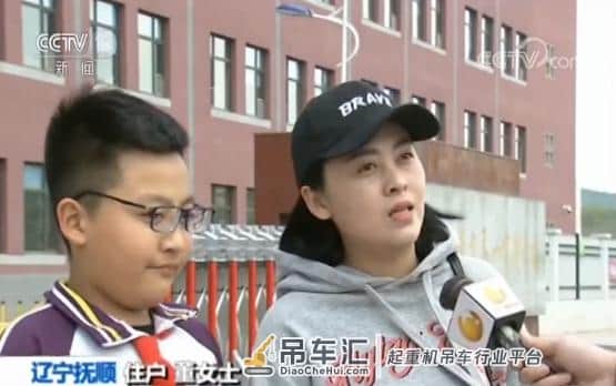 火情危急19岁小伙开吊车救14人