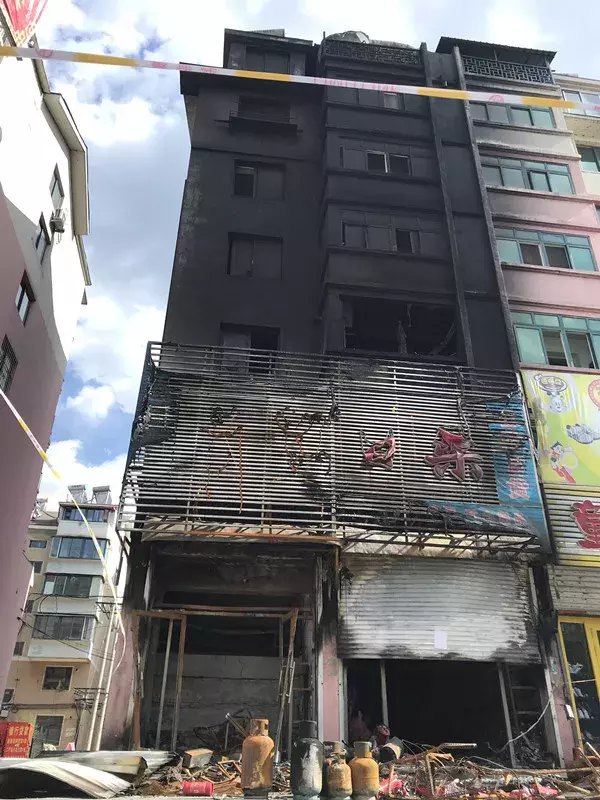 威武!19岁抚顺“吊车侠”挥舞铁臂 火海中救出14人,其中还有他…