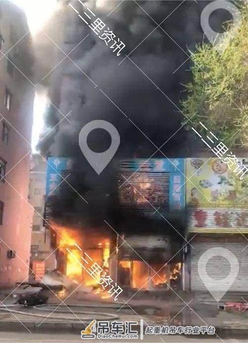 小伙开吊车救14人怎么回事？火灾现场图曝光兰郡泽这个行为令人大赞
