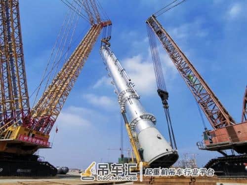 中科炼化项目进入设备安装阶段 大吨位履带吊车大展身手