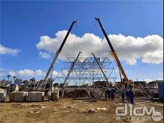 22台批量发出 天生爆款 徐工海外定制版起重机劲销东南亚