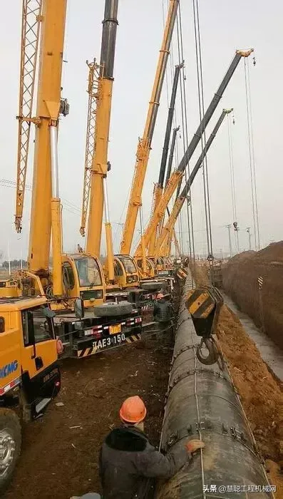 看徐工25吨起重机群“巨擘擎天”霸气施工