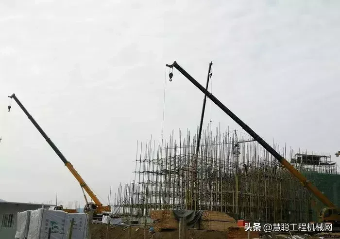 看徐工25吨起重机群“巨擘擎天”霸气施工
