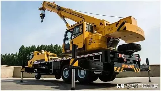 看徐工25吨起重机群“巨擘擎天”霸气施工