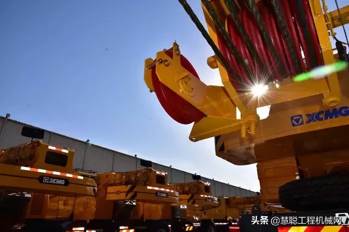 22台批量发出!天生爆款,徐工海外定制版起重机劲销东南亚