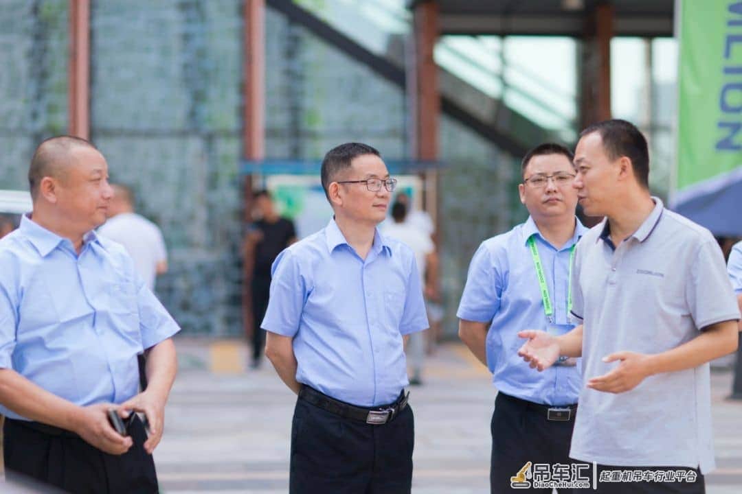西北侠客行 新品耀古都——中联重科工程起重机七大新品推介会暨西安区域交付仪式成功举行