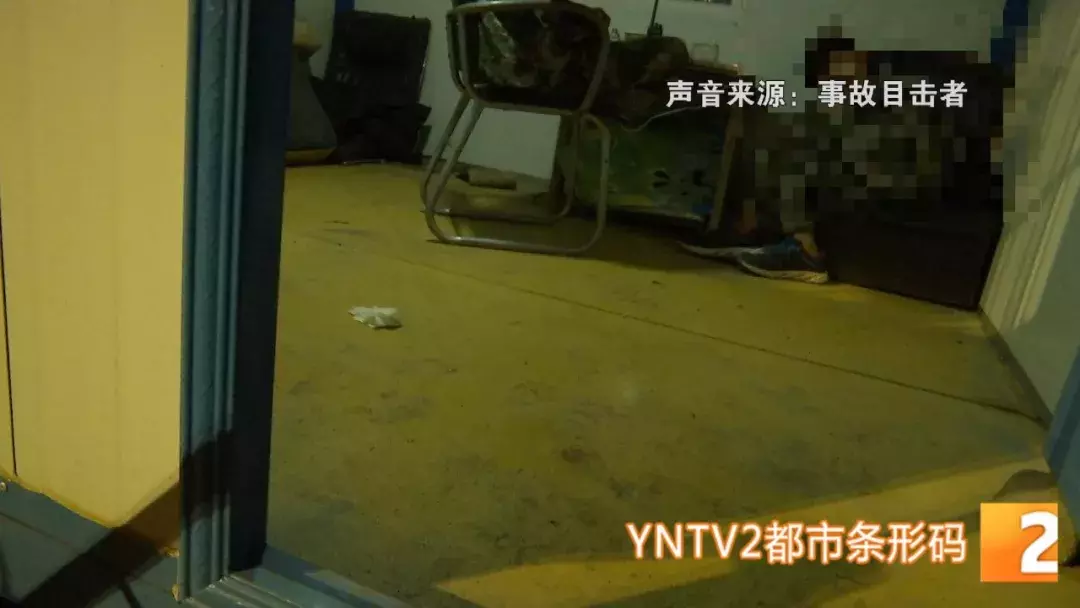 吊车撞倒自行车,一名孩子不幸身亡