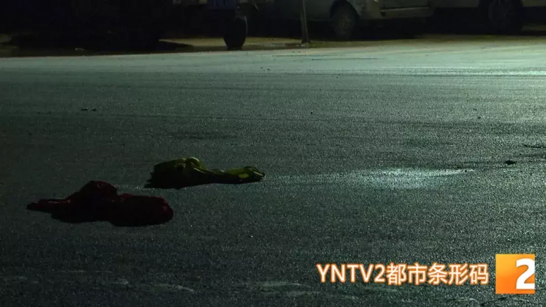 吊车撞倒自行车,一名孩子不幸身亡