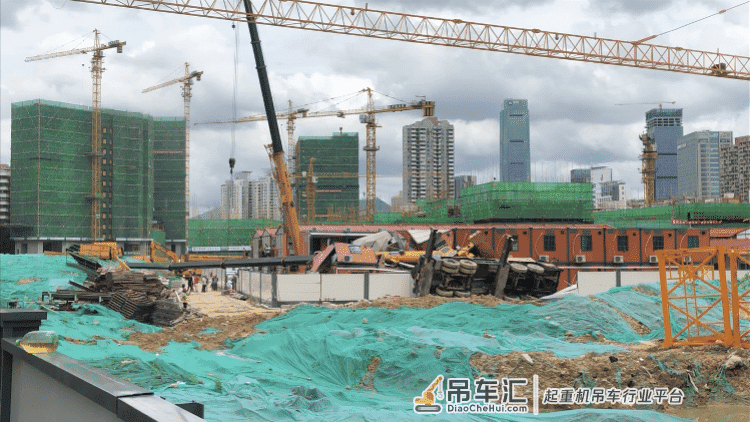 深圳一学校工地吊车侧翻，5人被困，1人被消防救出已身亡