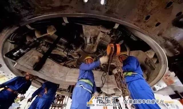 奋战7小时！看履带起重机征服“重量级”盾构大刀盘！