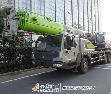 汽车吊使用中突然回转无动作怎么处理?