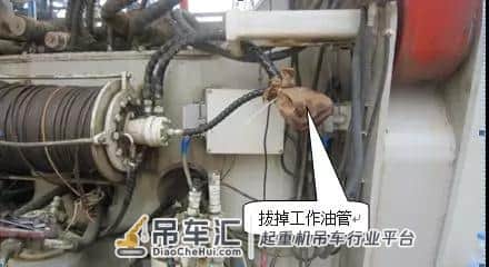 汽车吊使用中突然回转无动作怎么处理?