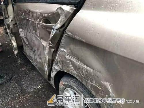 吊车没干活也出事故?一个撞车、一个自燃,出门要看黄历了!
