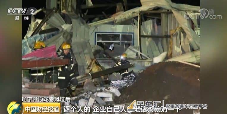 龙卷风直冲卧室,支离破碎!吊车被卷飞十多米!龙卷风预报仍是世界难题,遇到该怎么办