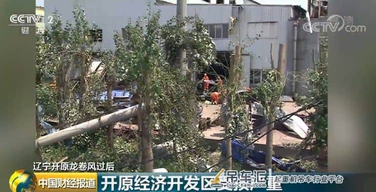 龙卷风直冲卧室,支离破碎!吊车被卷飞十多米!龙卷风预报仍是世界难题,遇到该怎么办