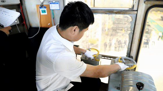 看10吨火车吊如何“端平”一桶水