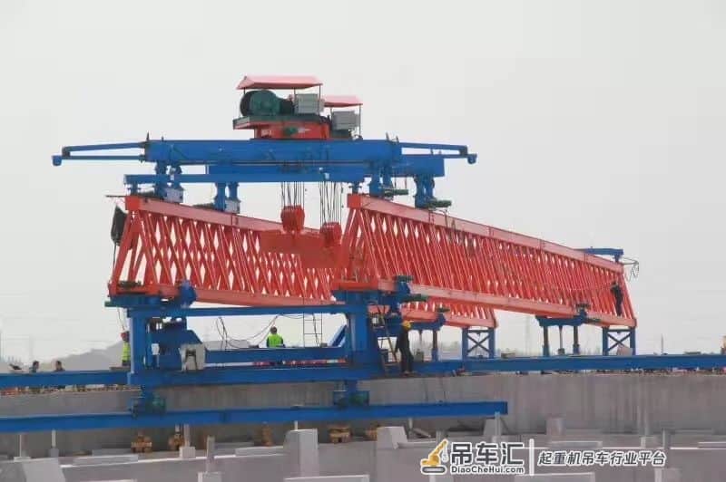 龙门吊,架桥机,智能喷淋养护设备,张拉设备,压浆设备,高频振动器,液压夹轨器产品展示