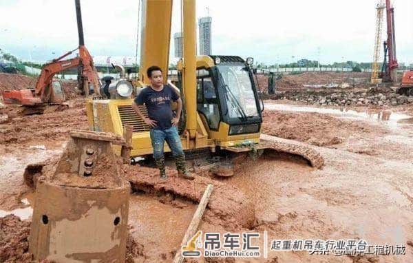 吊装“特种兵”徐工伸缩臂履带起重机西安工地施工