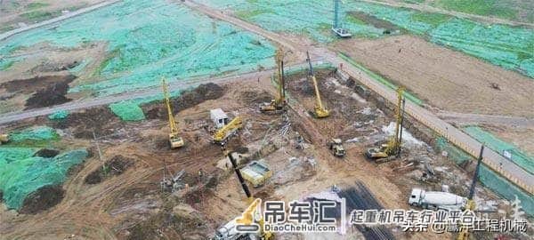 吊装“特种兵”徐工伸缩臂履带起重机西安工地施工