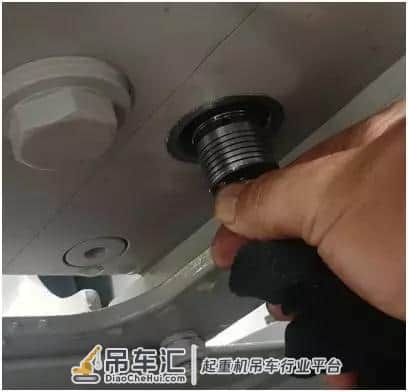 起重机卷扬起升、下放慢,吊重无力该怎么处理?