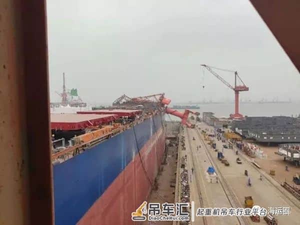 突发！江苏扬子鑫福船厂门座起重机倾覆倒塌事故致1死1伤