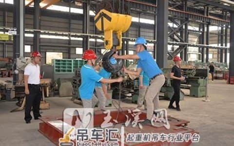 模拟起重机事故 开展应急处置演练
